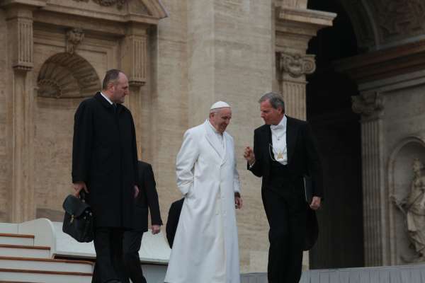 Papa Francesco: i beni culturali della Chiesa "in caso di necessità devono servire al servizio dei poveri"