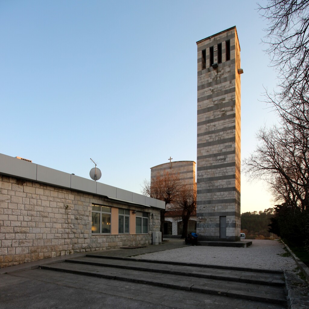 Chiesa di S. Francesco e campanile - Pozzo Littorio , Piedalbona , Istria oggi Podlabin , Croazia 1941