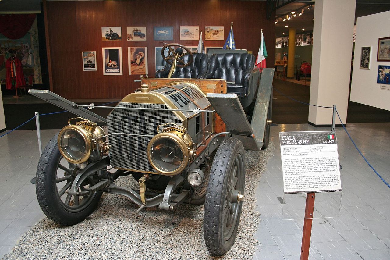 Itala 35 45 HP del raid Pechino-Parigi esposta nel Museo dell'Automobile di Torino