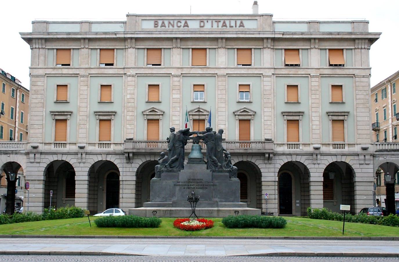 Banca d'Italia e Monumento ai Caduti - Savona