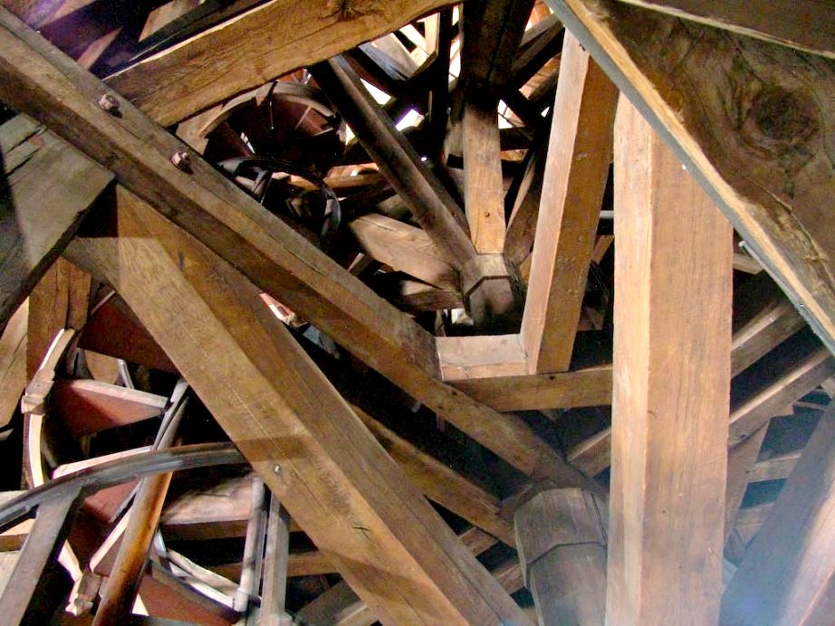 Telaio del tetto in legno