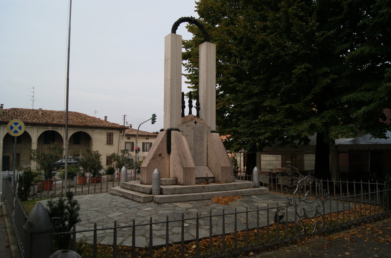 Monumento ai caduti - Cadeo , Piacenza - Arch. Pietro Berzolla - 1924