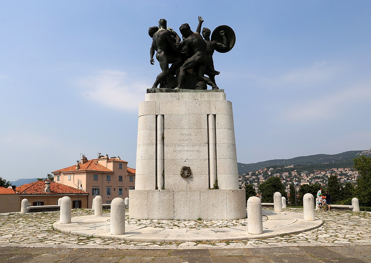 Monumento ai caduti - San Giusto , Trieste - Opera Attilio Selva , Arch. Enrico Del Debbio - 1935