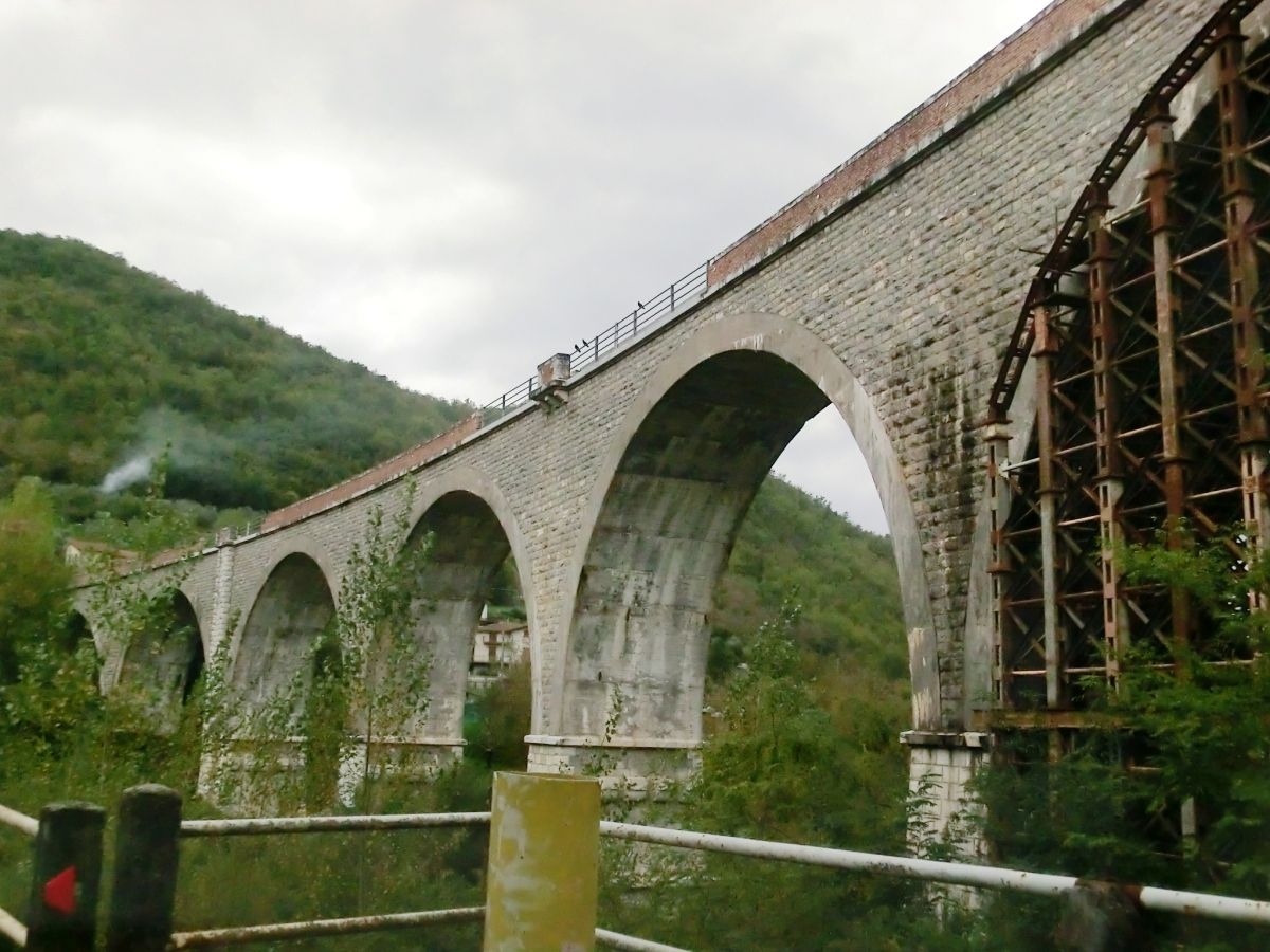 Ponte Viadotto sul Tassonaro , linea ferroviaria Lucca Aulla - Pieve San Lorenzo , Lucca  - 1933 - 36